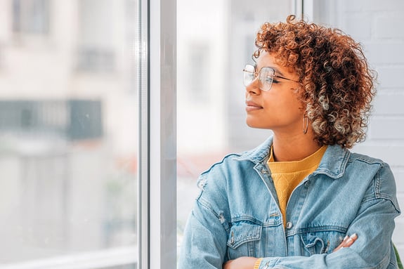 buiding-future-woman-look-intern